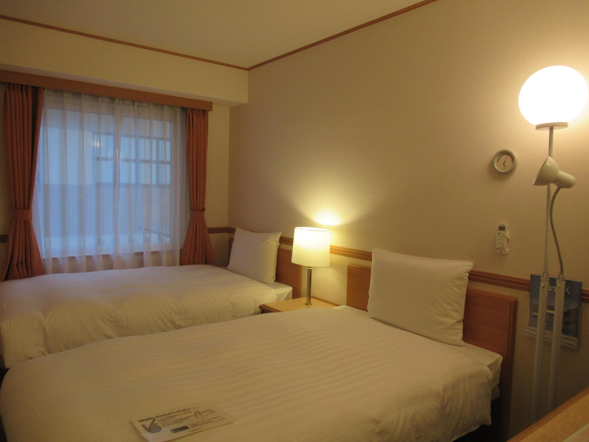 Toyoko Inn Hakata Nishi-Nakasu Фукуока Экстерьер фото
